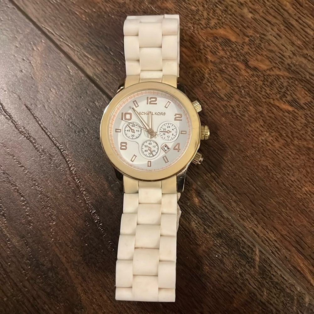 Fashion watch white
